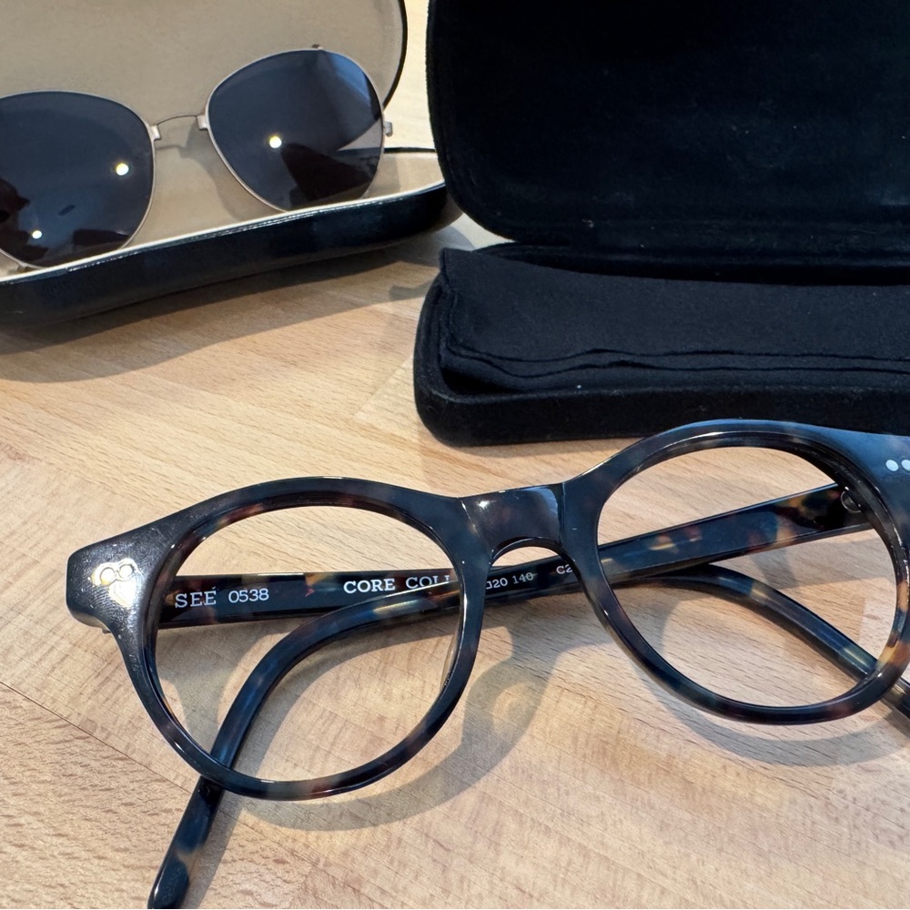 Black Round Glasses - image 2